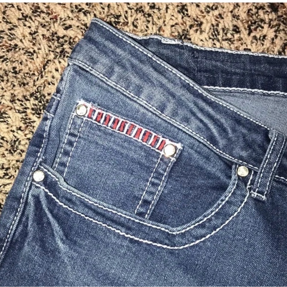 Earl Denim Embroidered Cropped Stretch Plus Size 20W Blue Jeans | EUC - Picture 3 of 6